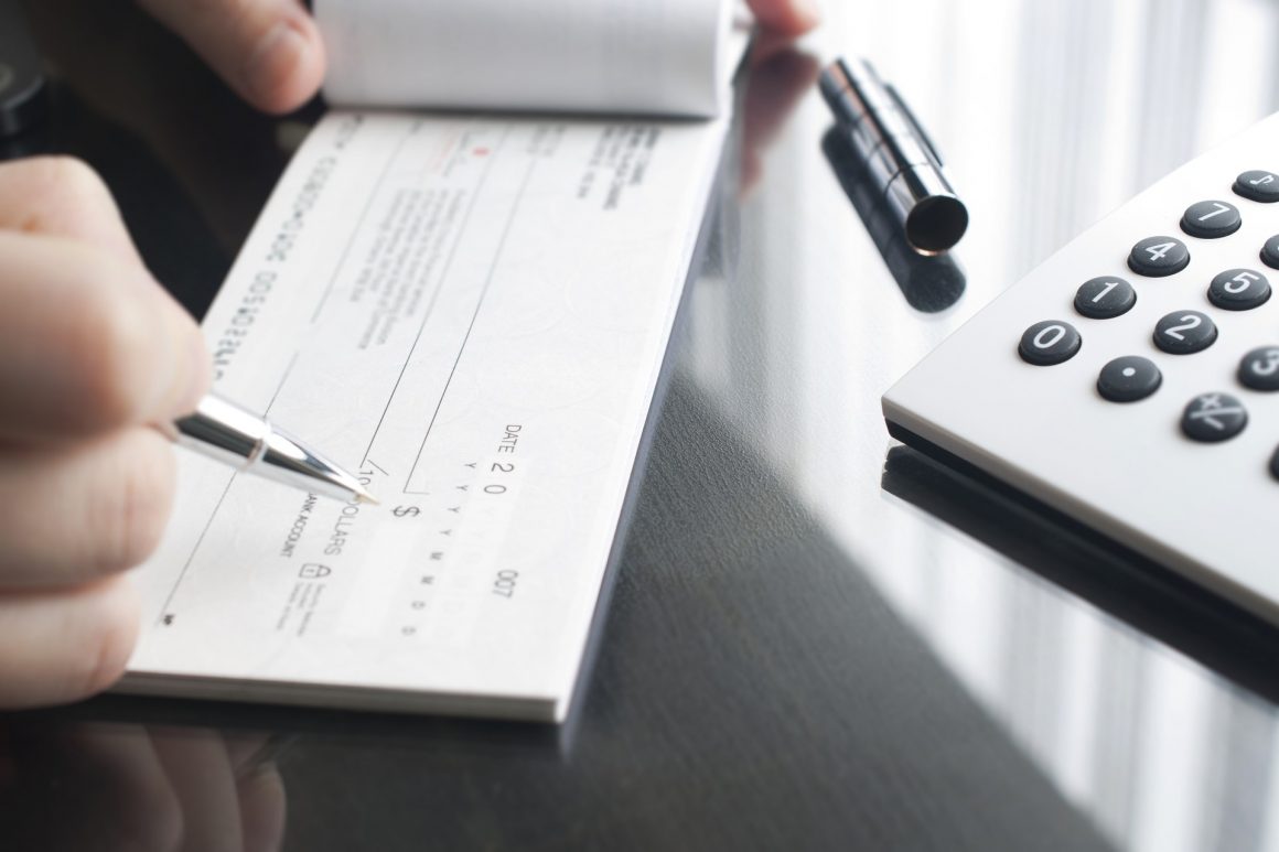 Cómo endosar un cheque en Estados Unidos fácil y sin errores