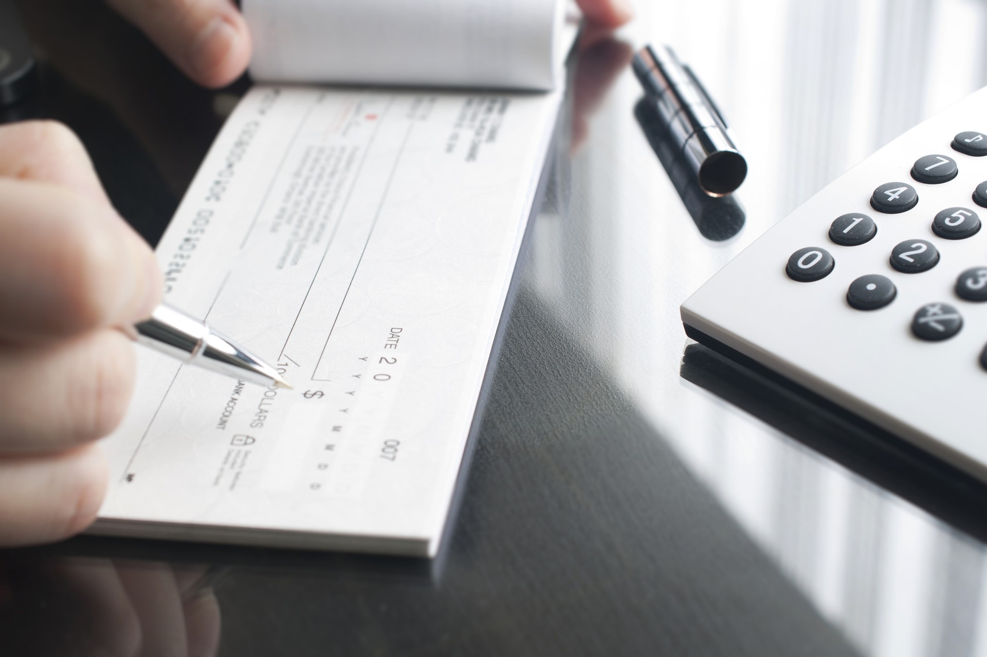 Cómo endosar un cheque en Estados Unidos fácil y sin errores